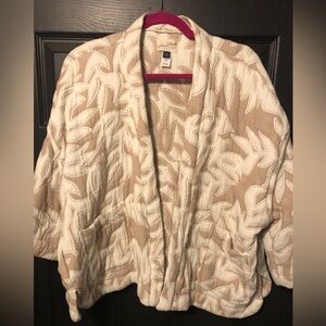 Beige Patterned Kimono Jacket
Universal Thread
OSFM ( one size fits most)